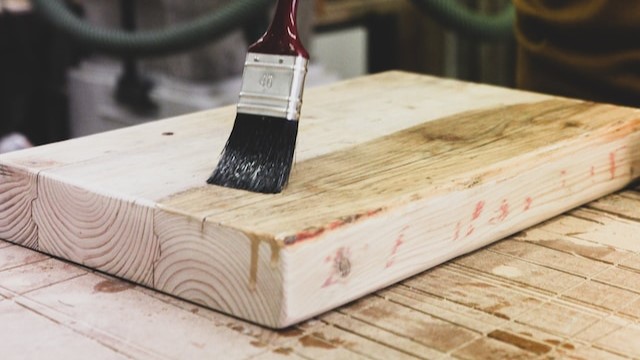 wood varnishing